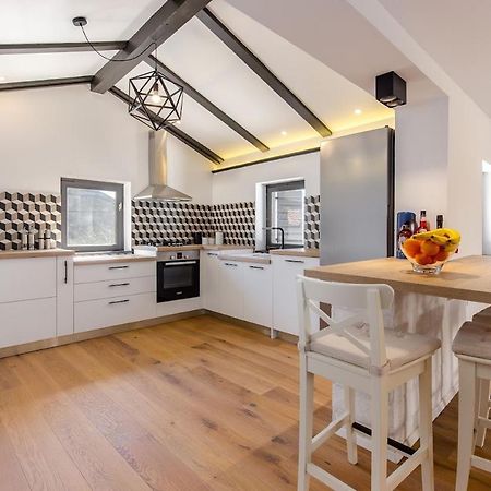 Olea Villa Ика Екстериор снимка