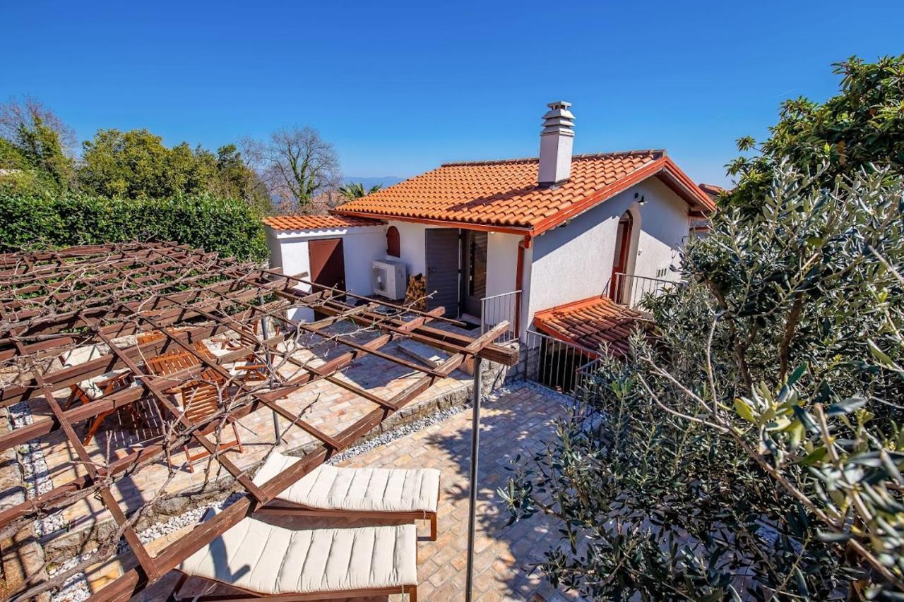Olea Villa Ика Екстериор снимка
