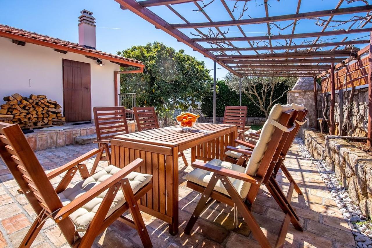 Olea Villa Ика Екстериор снимка