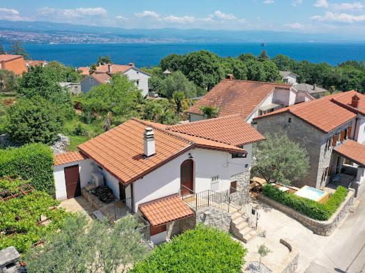 Olea Villa Ика Екстериор снимка